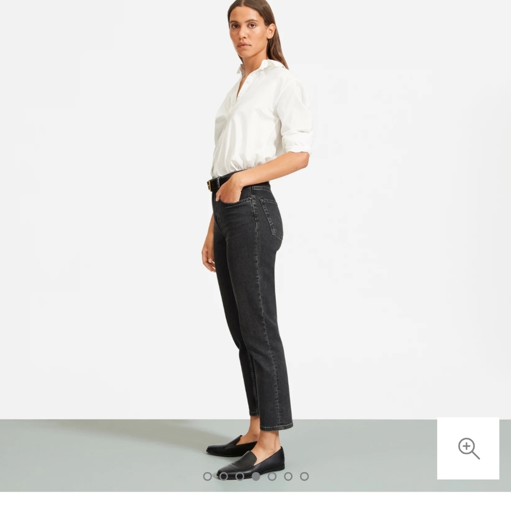 Everlane Cheeky Straight Jeans in Washed Black